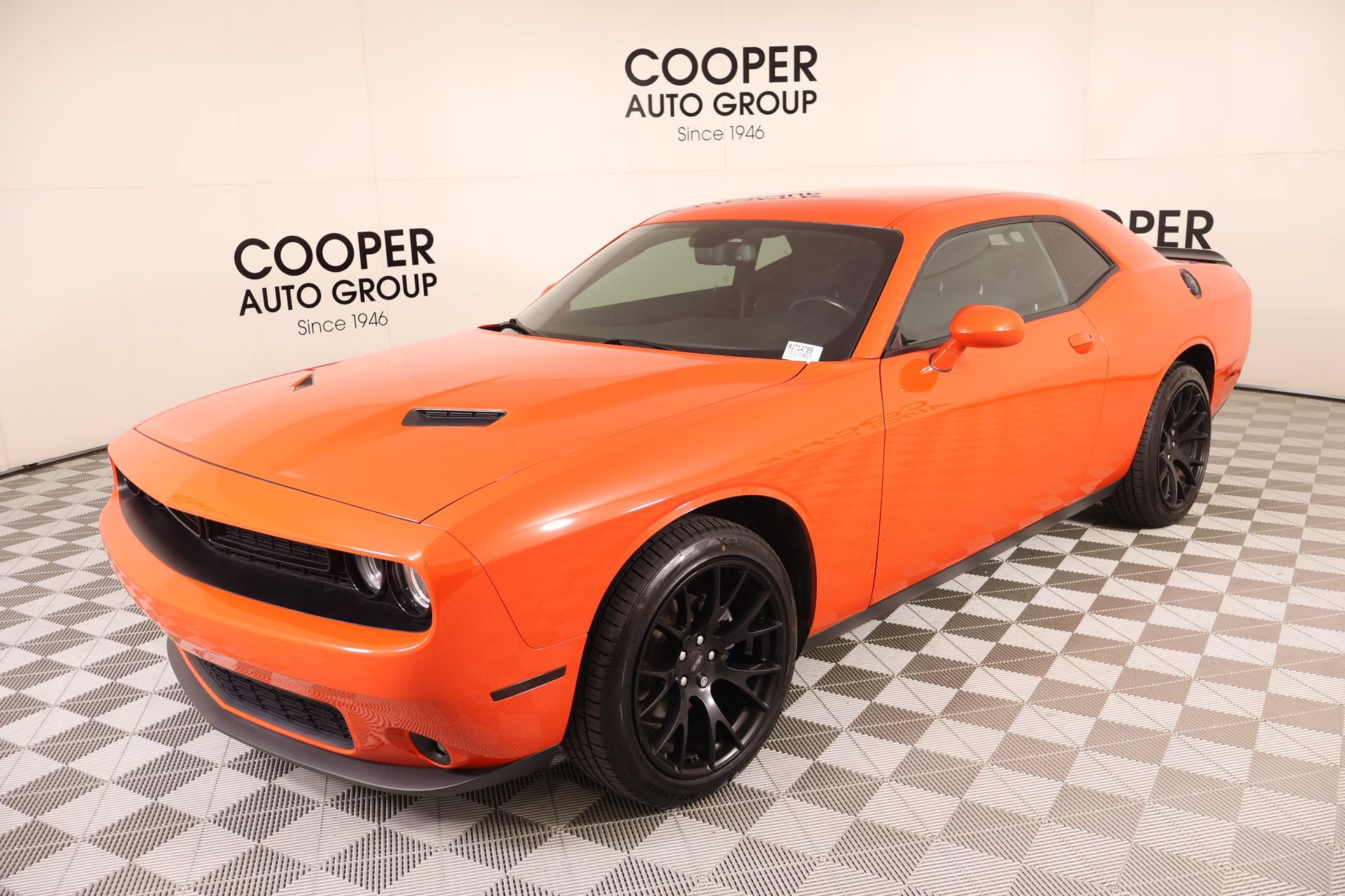 Used 2020 Dodge Challenger SXT w/ Blacktop Package RWD image 9
