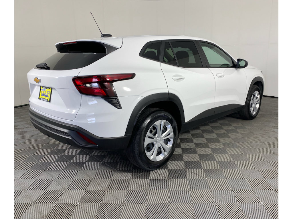 Used 2026 Chevrolet Trax LS FWD image 9