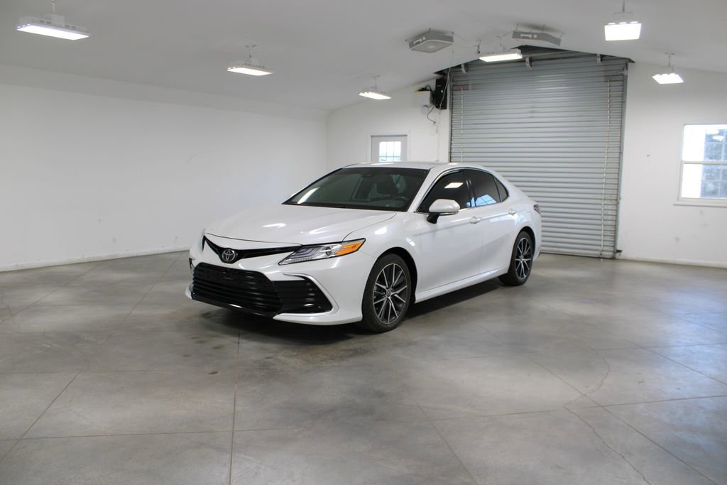 Used 2023 Toyota Camry XLE image 4