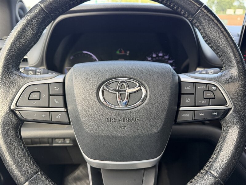 Used 2021 Toyota Sienna XLE w/ XLE Plus Package FWD image 22