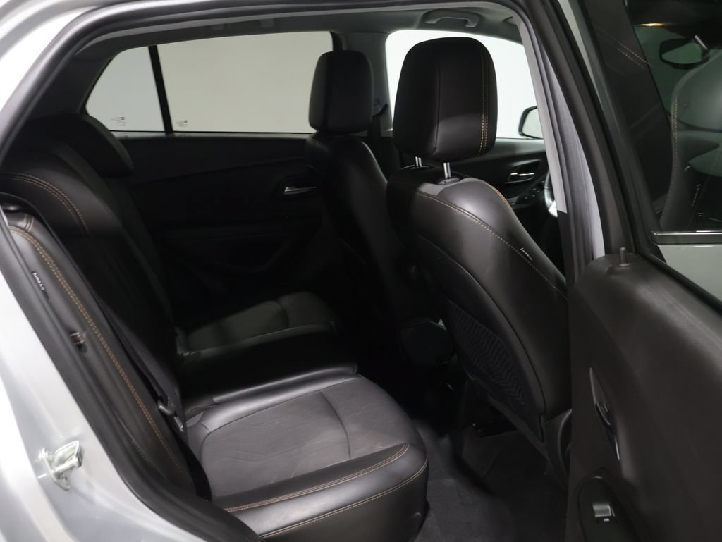 Used 2018 Chevrolet Trax LT w/ LT Convenience Package AWD/4WD image 19