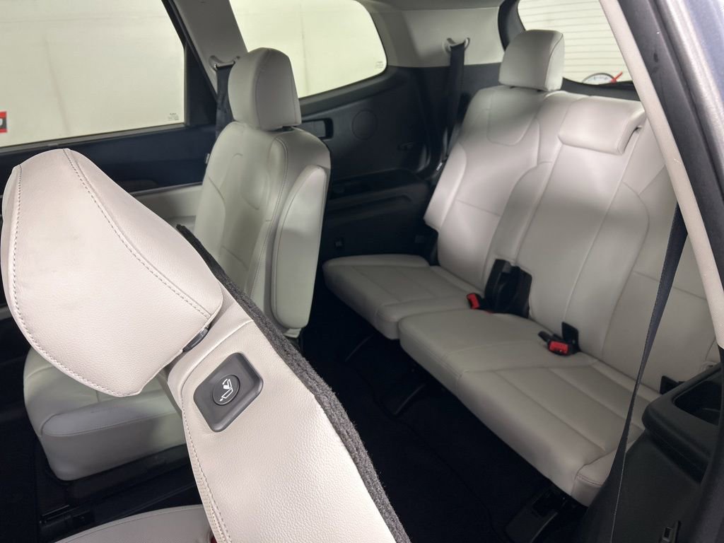 Used 2023 Kia Telluride EX w/ EX Captain's Chair Package image 26