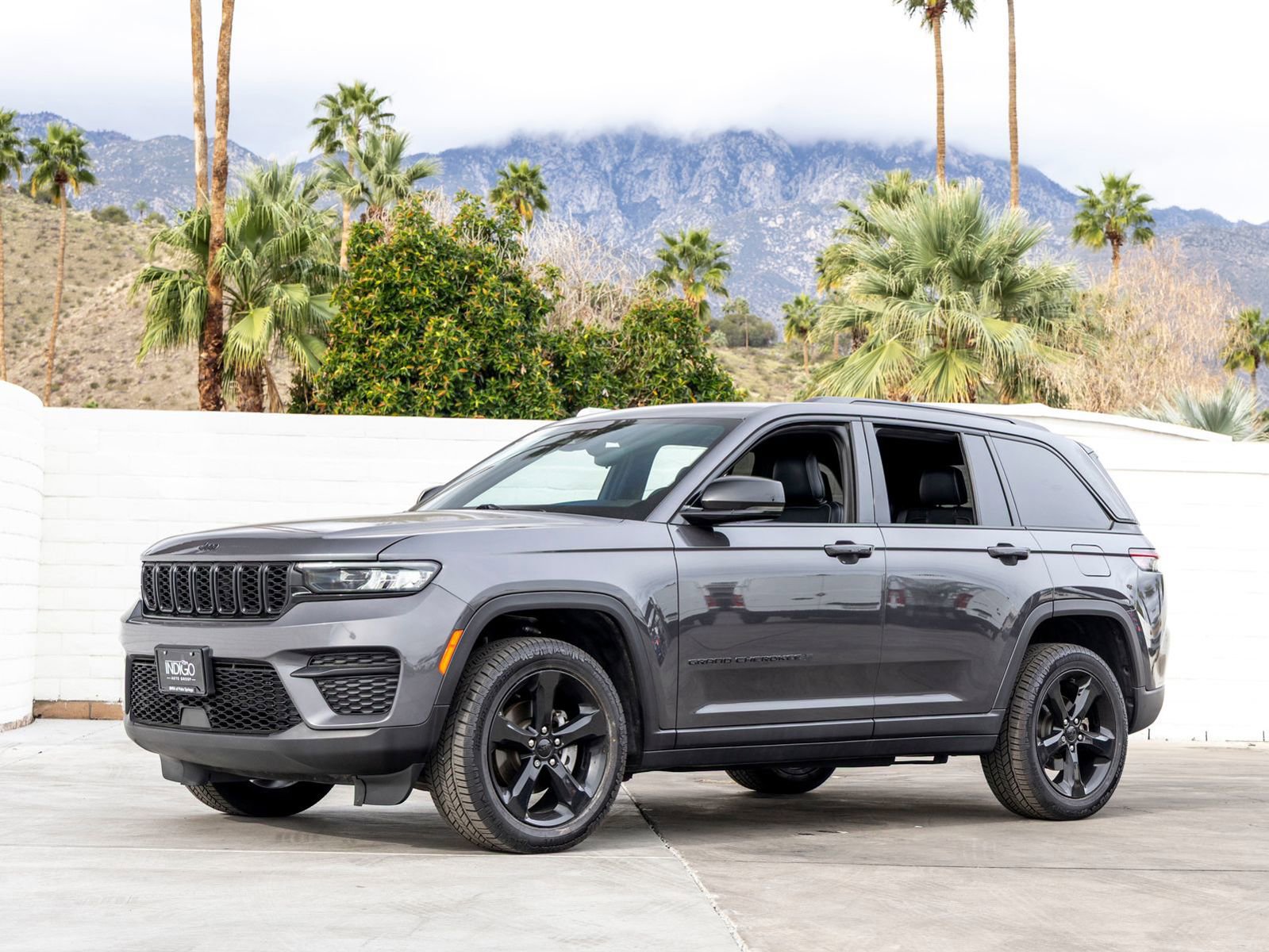 Used 2023 Jeep Grand Cherokee Altitude image 1