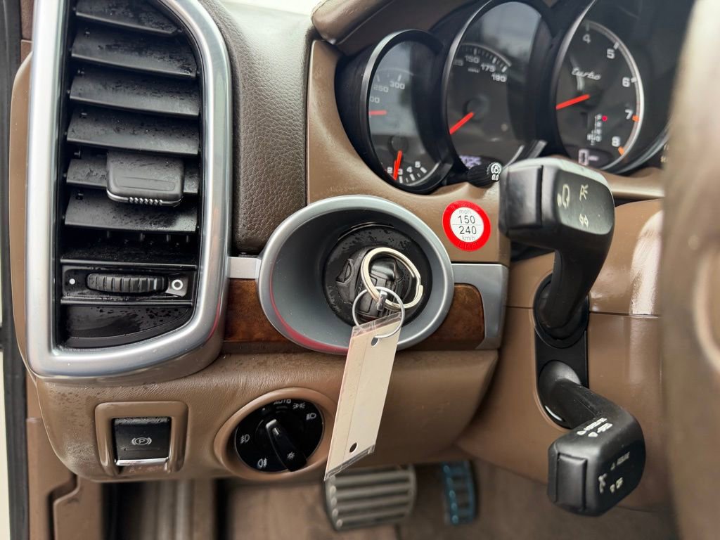 Used 2012 Porsche Cayenne Turbo image 32