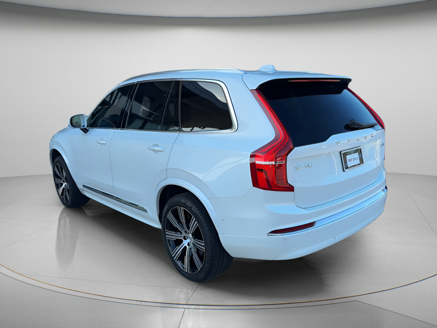 Used 2025 Volvo XC90 B6 Ultra w/ Protection Package AWD/4WD image 3