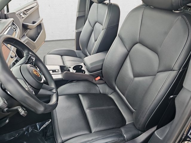 Used 2024 Porsche Macan image 15
