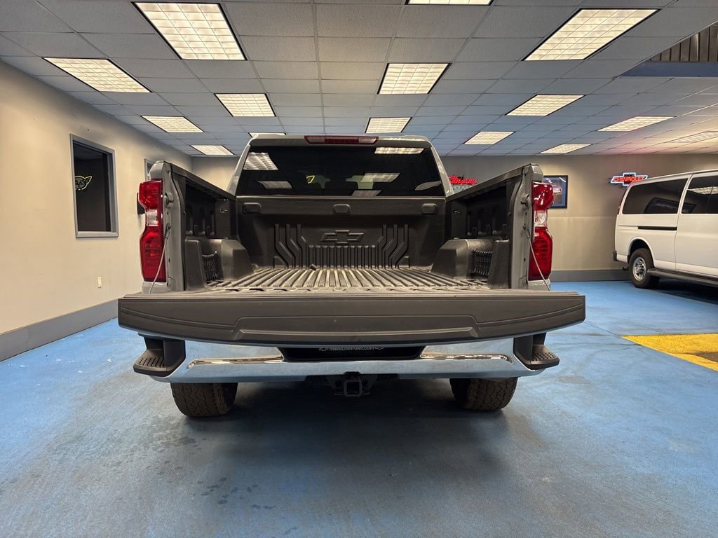 Certified 2024 Chevrolet Silverado 1500 LT AWD/4WD image 8