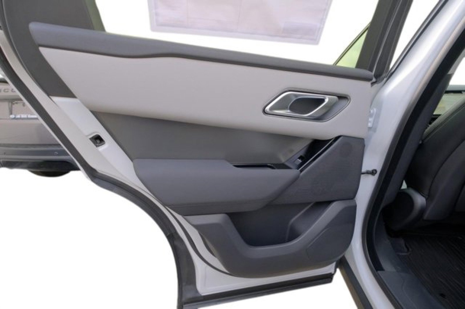 New 2025 Land Rover Range Rover Velar Dynamic SE image 13