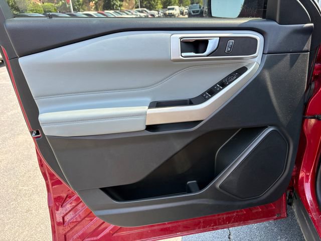 Used 2022 Ford Explorer XLT w/ Equipment Group 202A AWD/4WD image 26