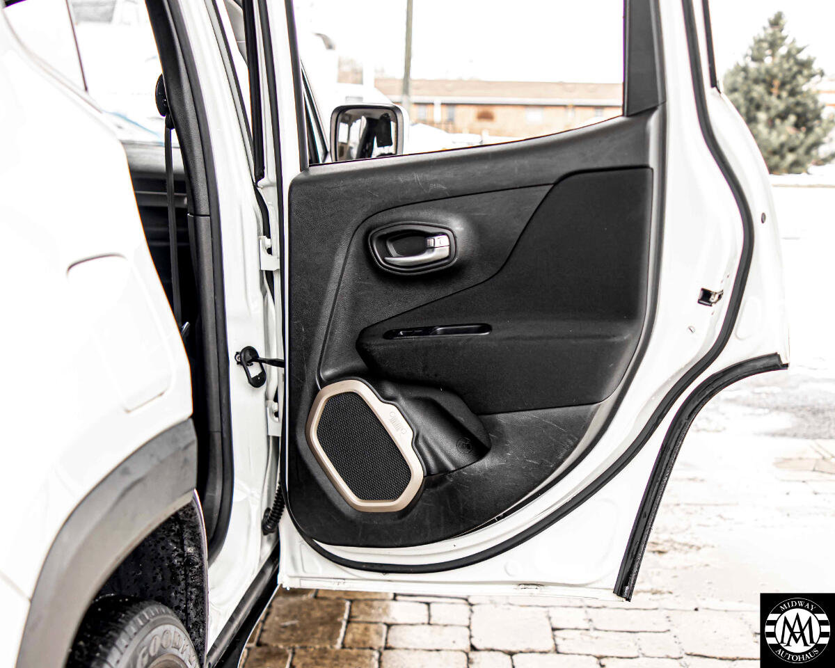 Used 2015 Jeep Renegade Latitude w/ Cold Weather Group II image 35