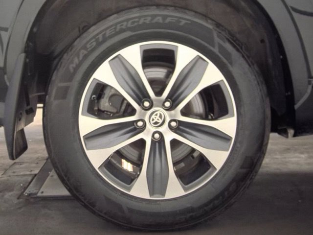 Used 2023 Toyota Highlander XLE AWD/4WD image 20