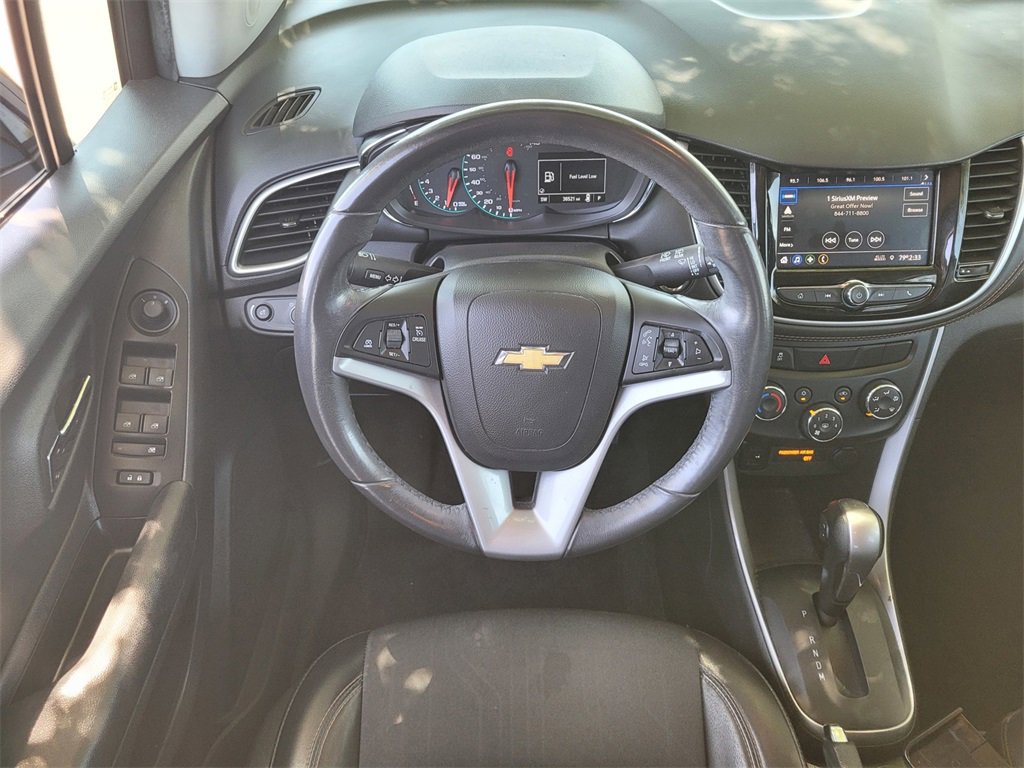 Used 2022 Chevrolet Trax LT w/ Midnight Edition image 11