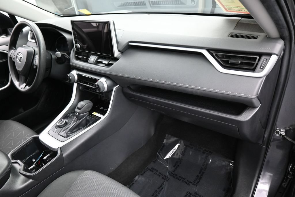 Used 2024 Toyota RAV4 XLE AWD/4WD image 39