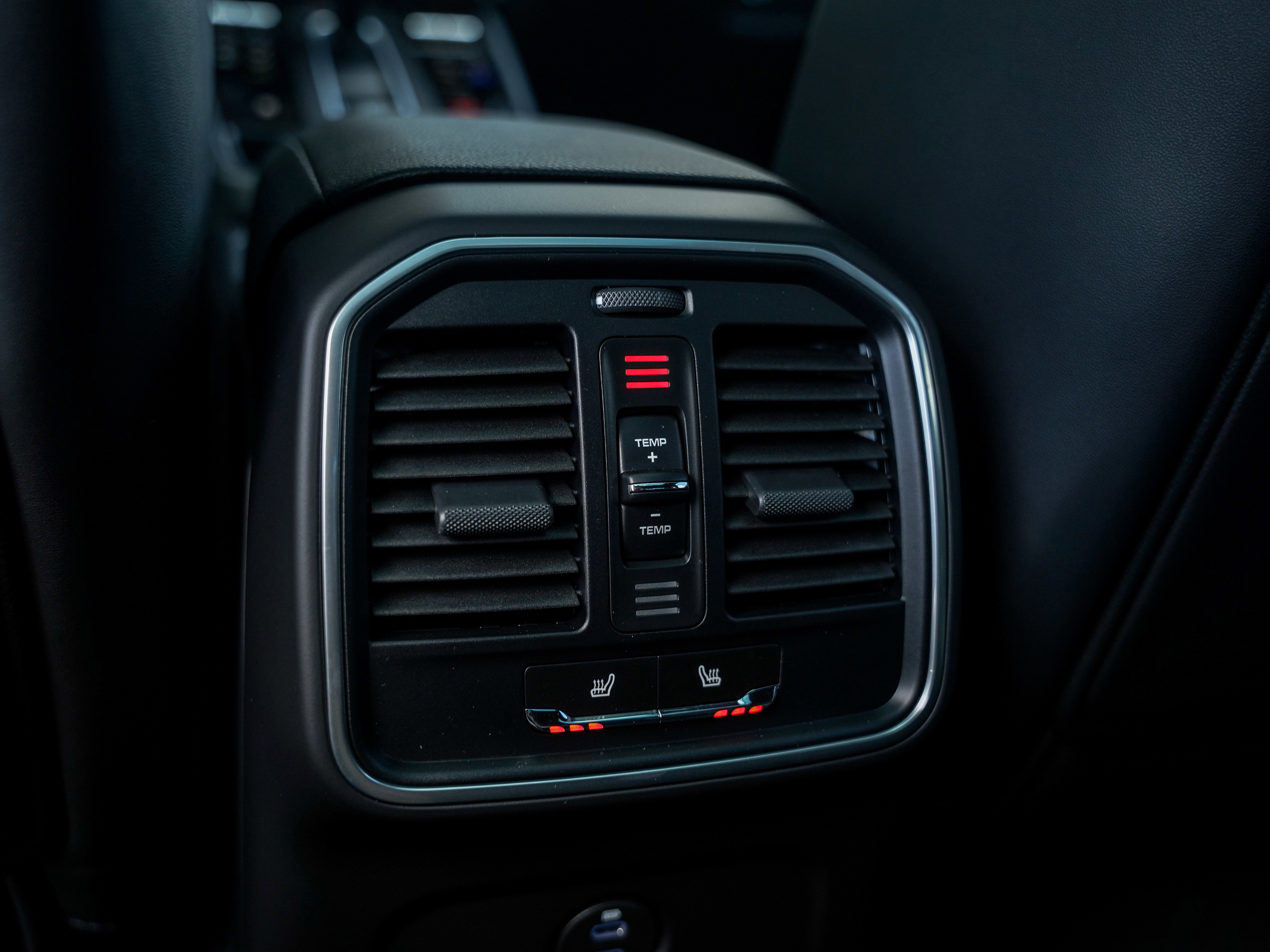 New 2026 Porsche Macan image 27