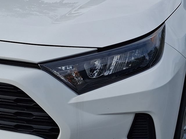 Certified 2022 Toyota RAV4 LE AWD/4WD image 9