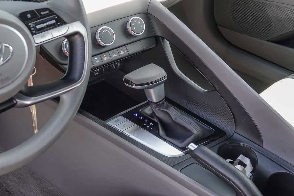 Used 2022 Hyundai Elantra SE w/ Cargo Package FWD image 18