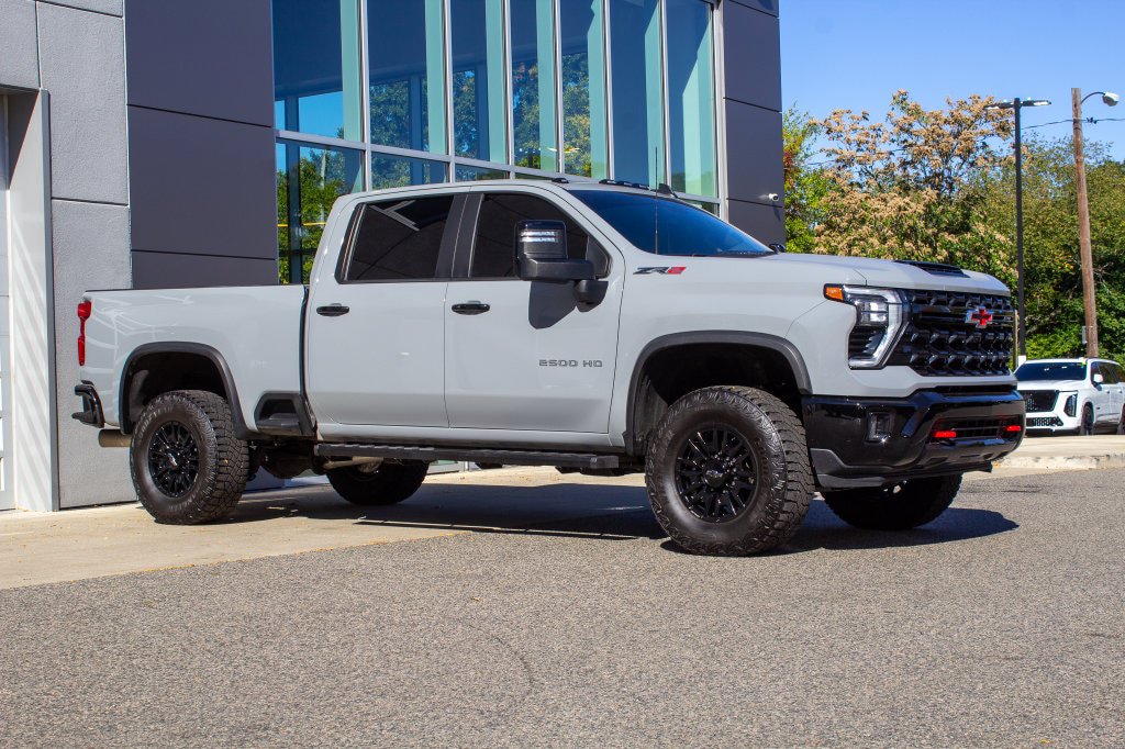 Used 2024 Chevrolet Silverado 2500 ZR2 AWD/4WD image 3