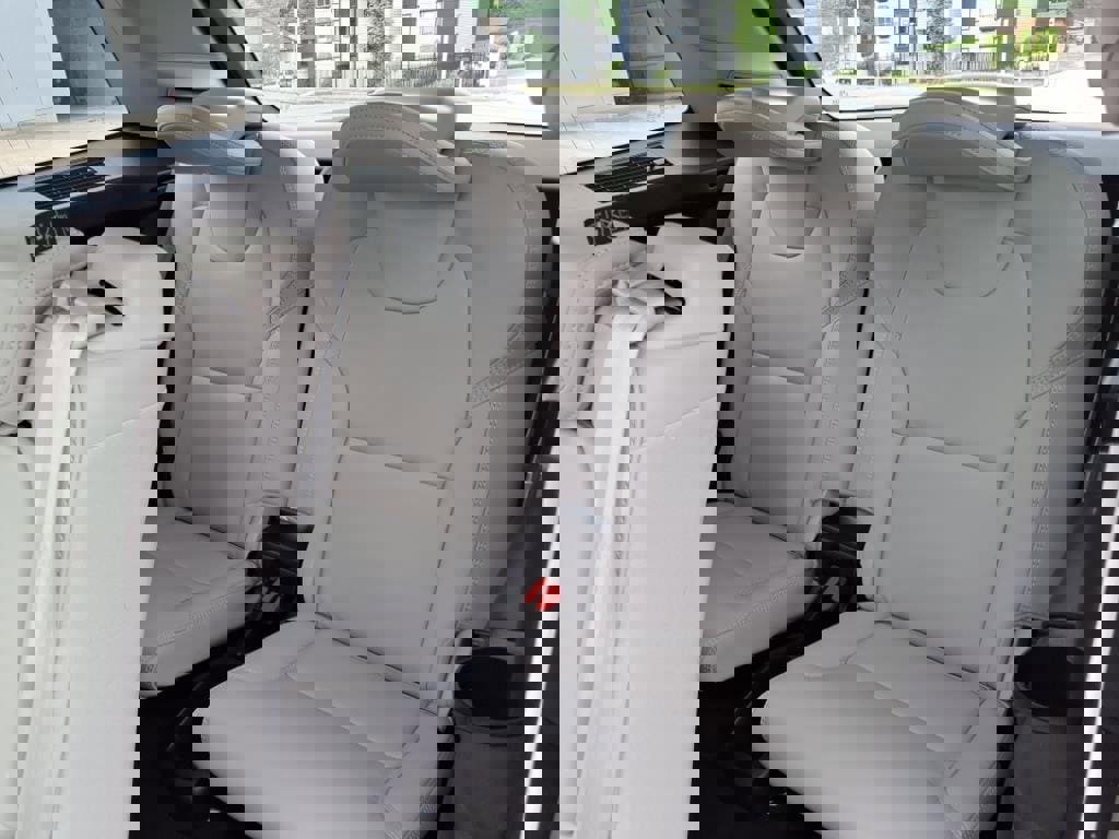 Used 2025 Volvo XC90 T8 Ultra w/ Protection Package Premier image 6