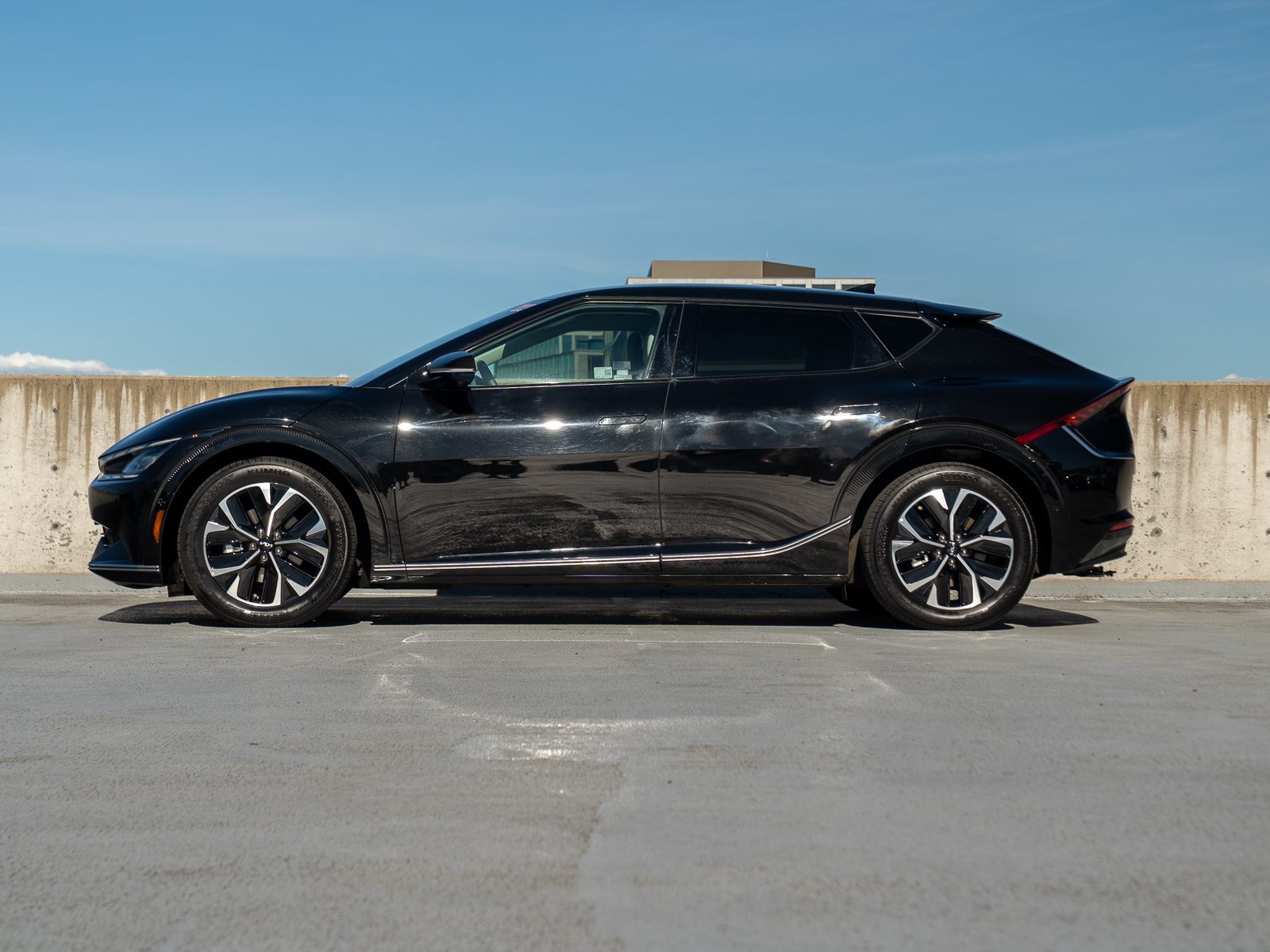 Used 2023 Kia EV6 Wind w/ Wind Technology Package AWD/4WD image 3