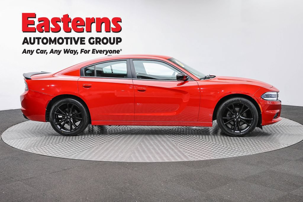 Used 2018 Dodge Charger SXT w/ Blacktop Package RWD image 4