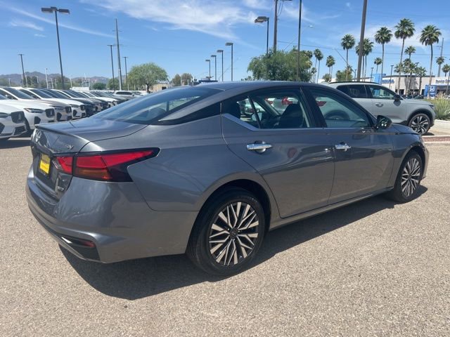 Used 2024 Nissan Altima 2.5 SV AWD/4WD image 4