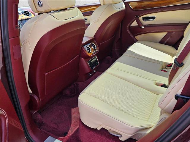 Used 2019 Bentley Bentayga image 18