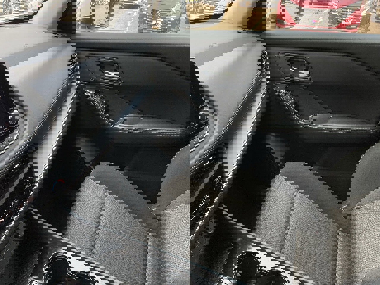 Used 2025 Nissan Rogue SV image 35