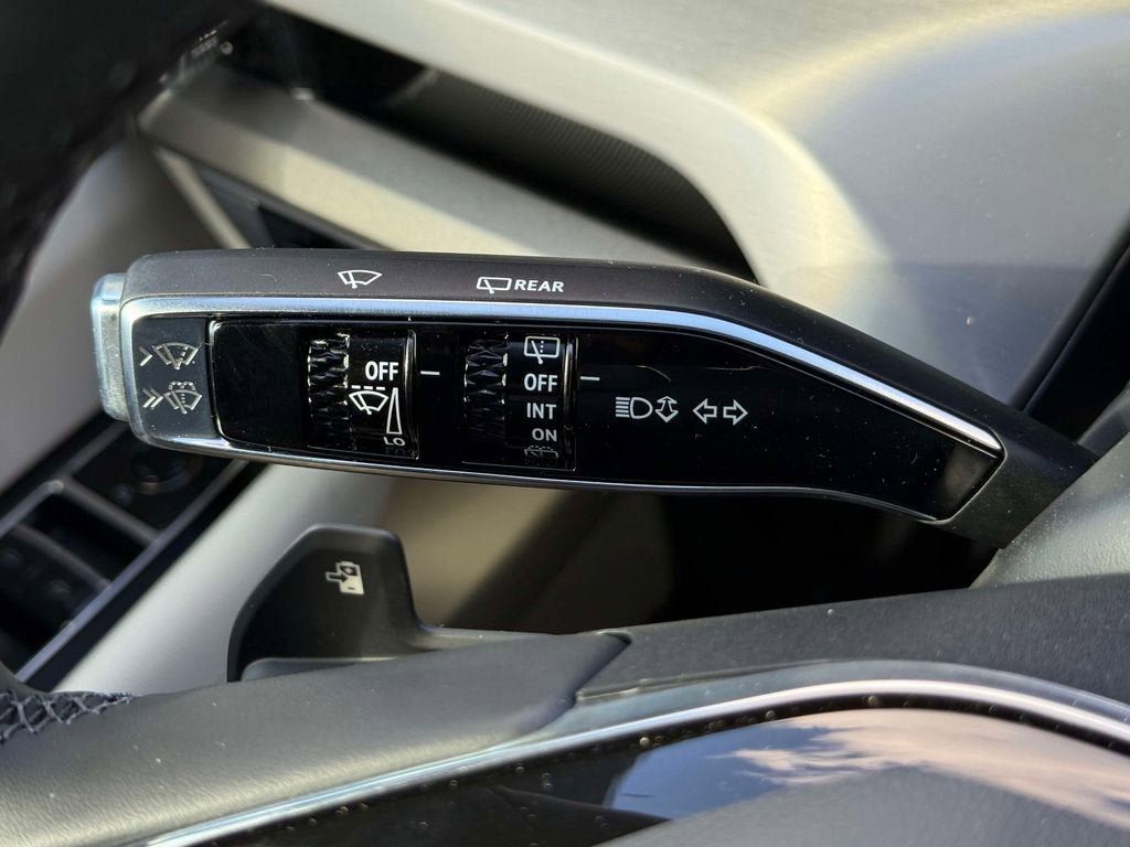 New 2026 Cadillac Vistiq Luxury AWD/4WD image 19