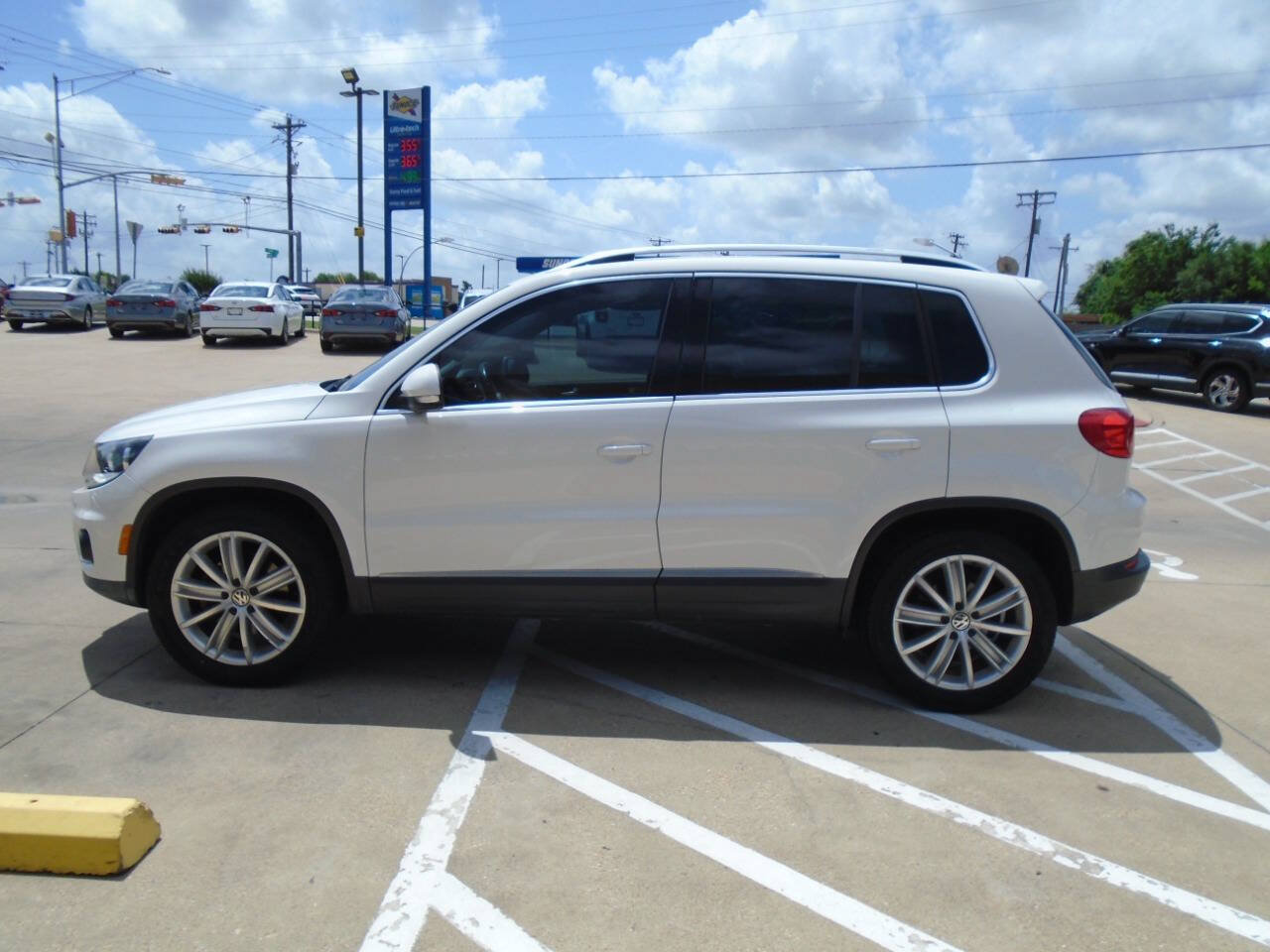 Used 2012 Volkswagen Tiguan SE FWD image 4