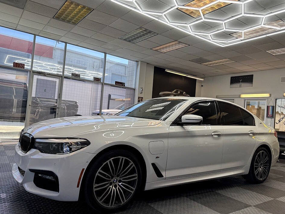 Used 2018 BMW 530e RWD image 1