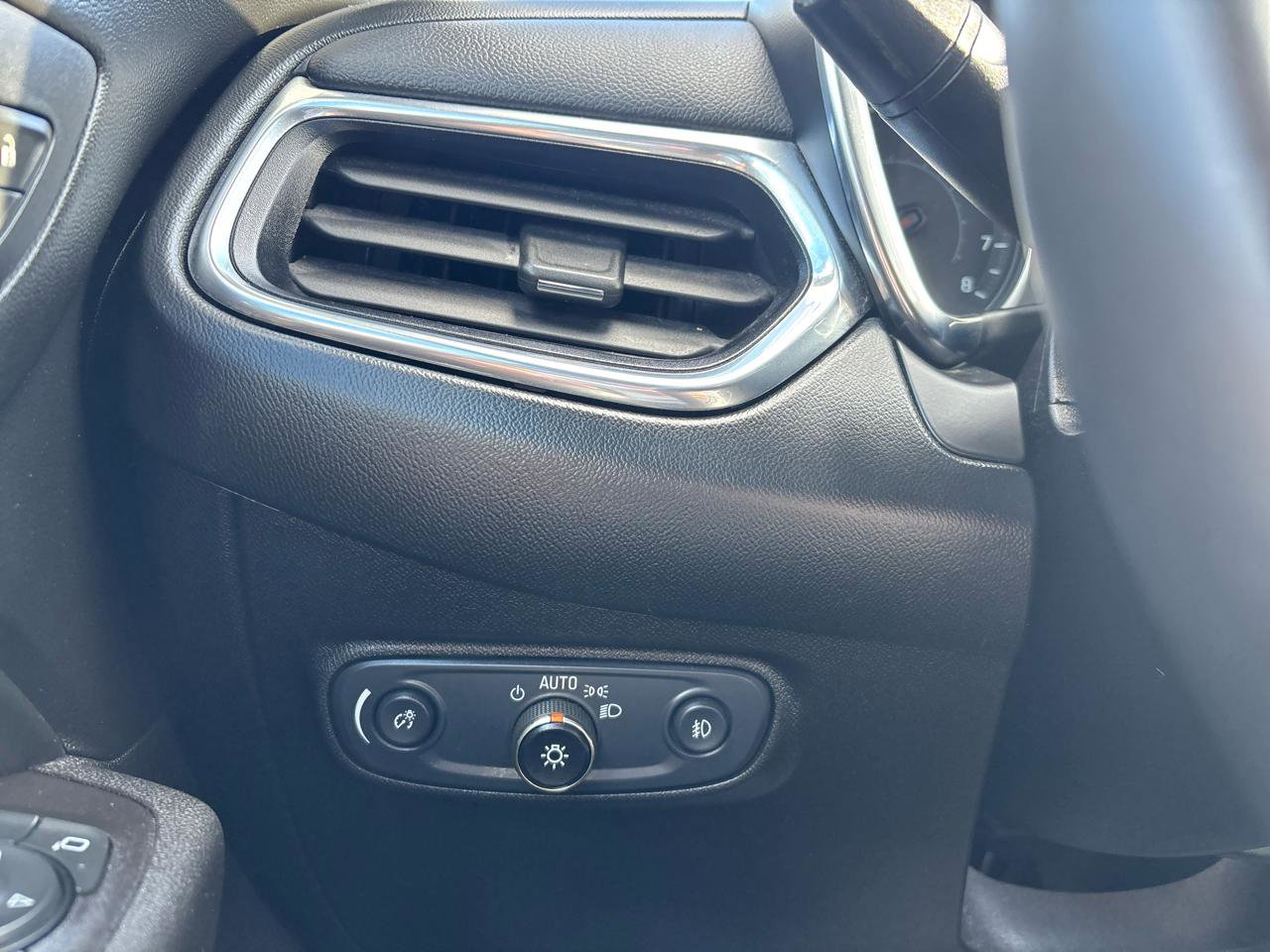 Used 2021 Chevrolet Equinox LT FWD image 29