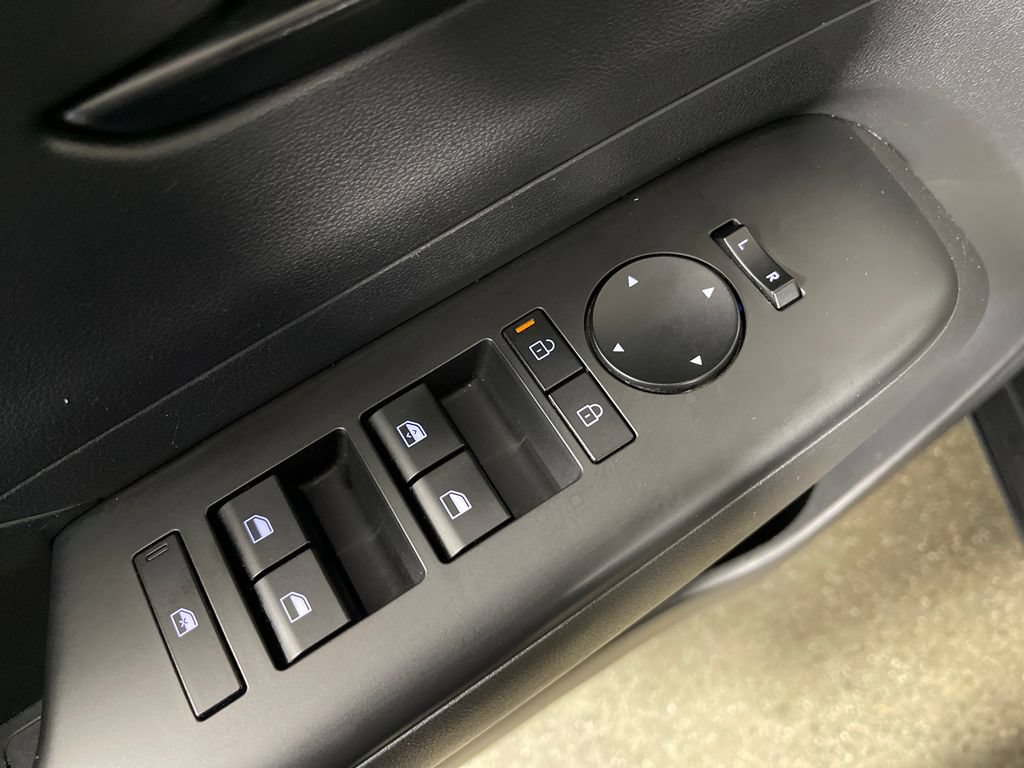 Certified 2025 Hyundai Kona SEL FWD image 18