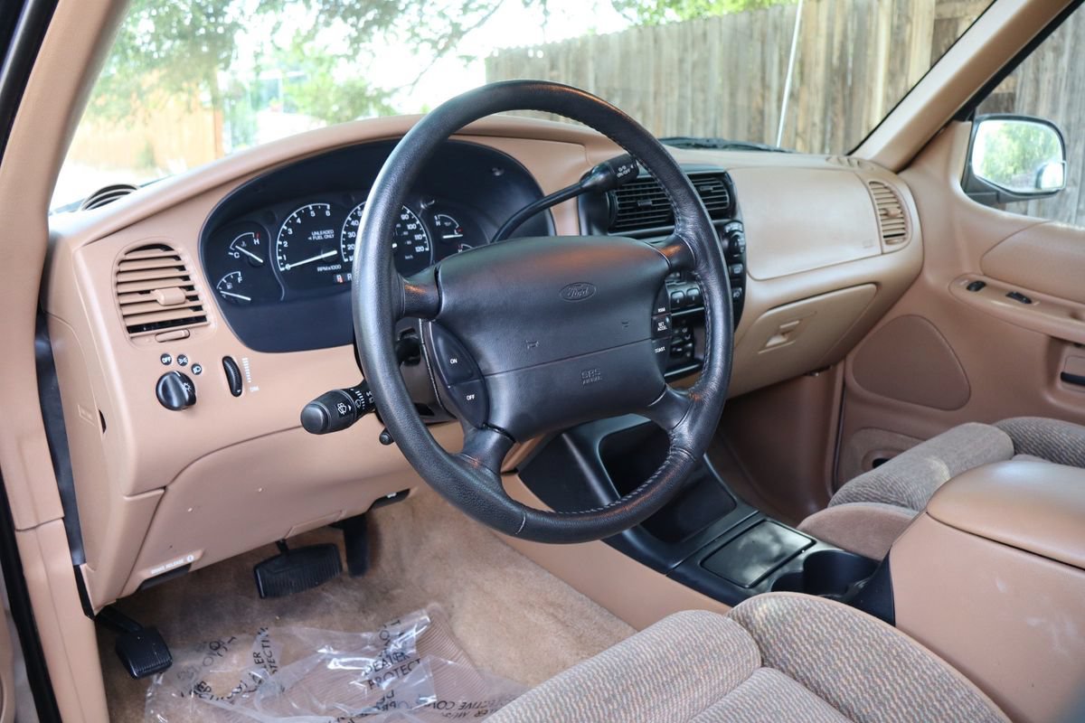 Used 1996 Ford Explorer XLT AWD/4WD image 15