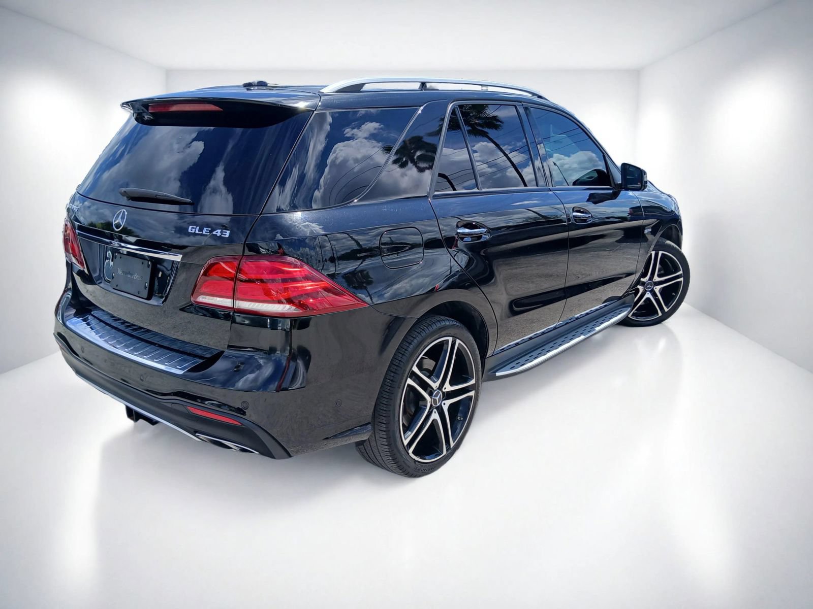 Used 2018 Mercedes-Benz GLE 43 AMG 4MATIC image 2