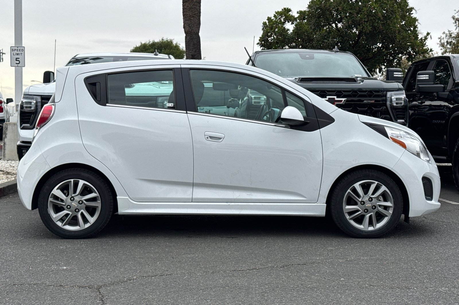 Used 2014 Chevrolet Spark LT FWD image 4