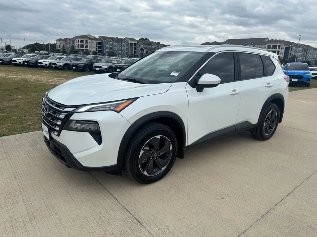 Used 2025 Nissan Rogue SV w/ SV Premium Package FWD image 4