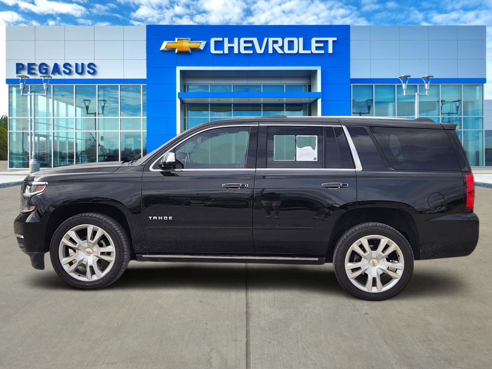 Used 2019 Chevrolet Tahoe Premier image 3