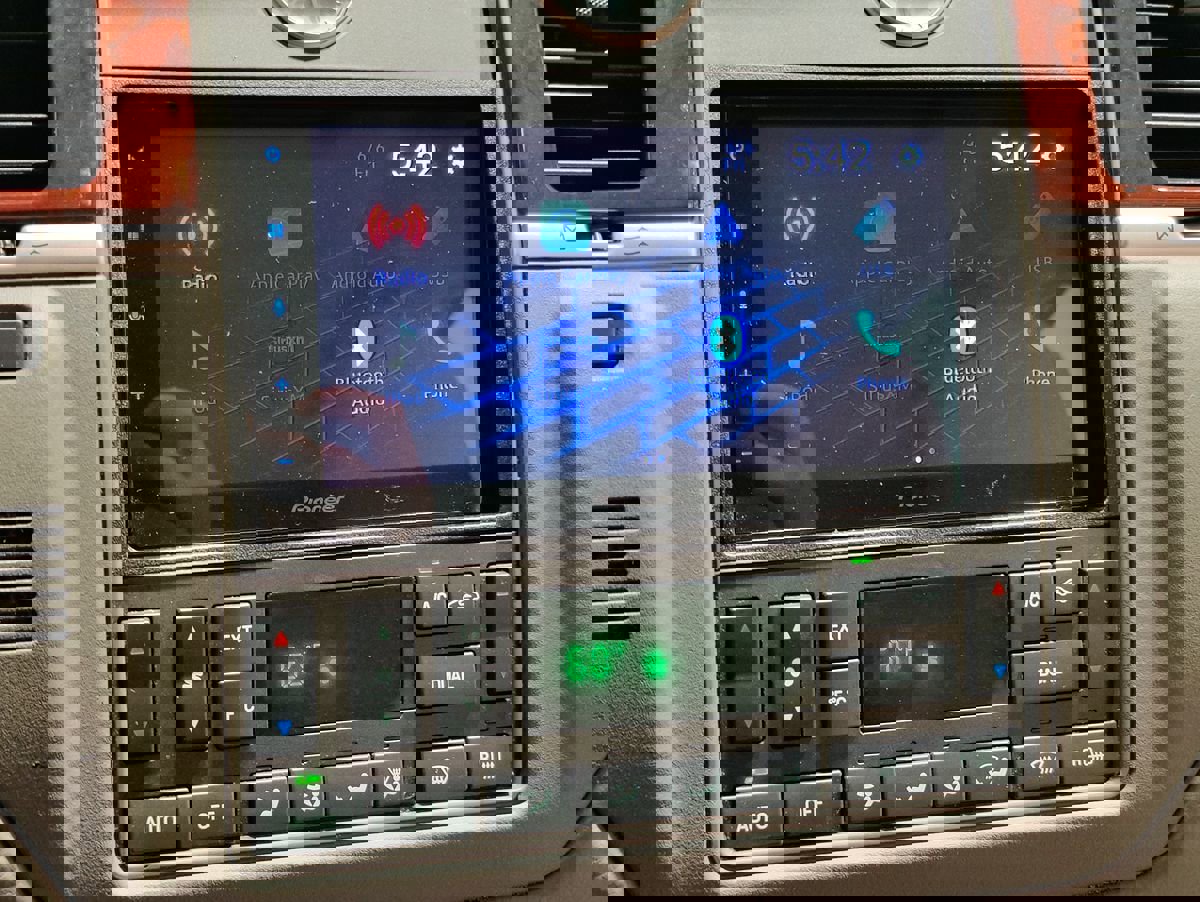 Used 2004 Lincoln Town Car Ultimate image 32