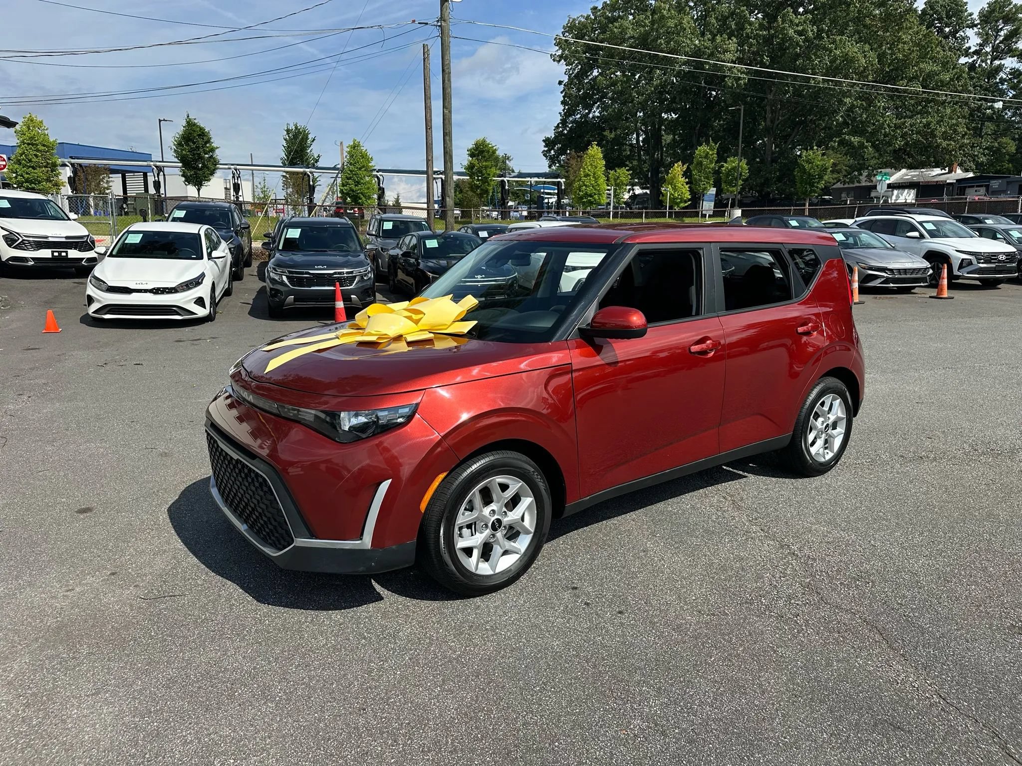 Used 2025 Kia Soul LX w/ LX Technology Package FWD image 1
