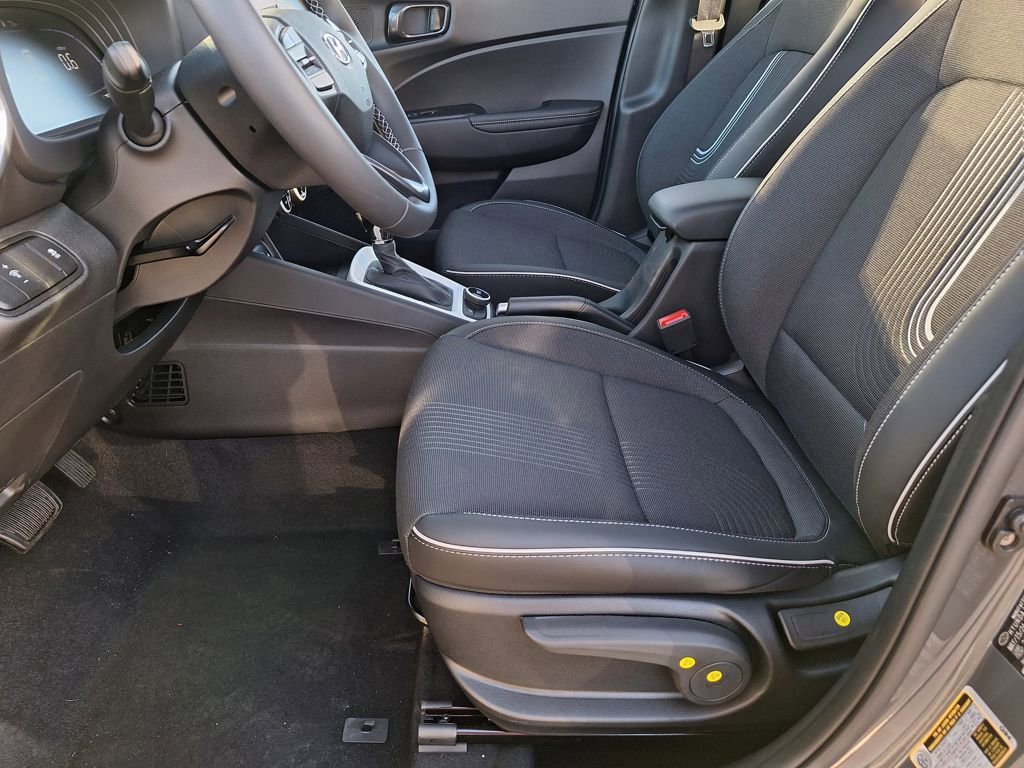 New 2024 Hyundai Venue Limited FWD image 11