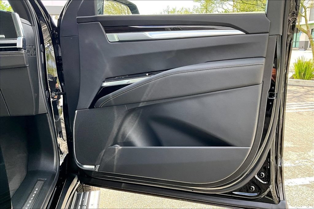 New 2026 Cadillac Escalade Luxury w/ LPO, Floor Liner Package AWD/4WD image 33