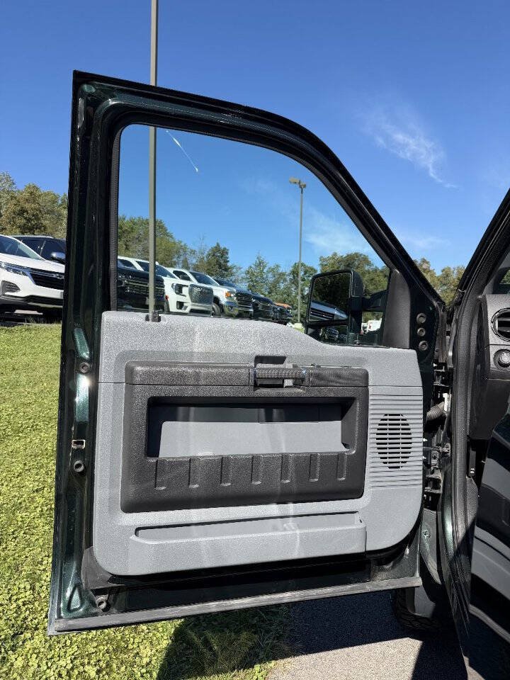 Used 2016 Ford F250 XL w/ XL Appearance Package AWD/4WD image 17