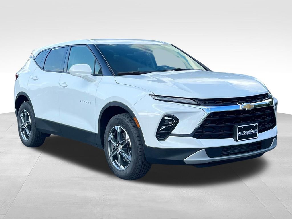 Used 2025 Chevrolet Blazer LT image 1