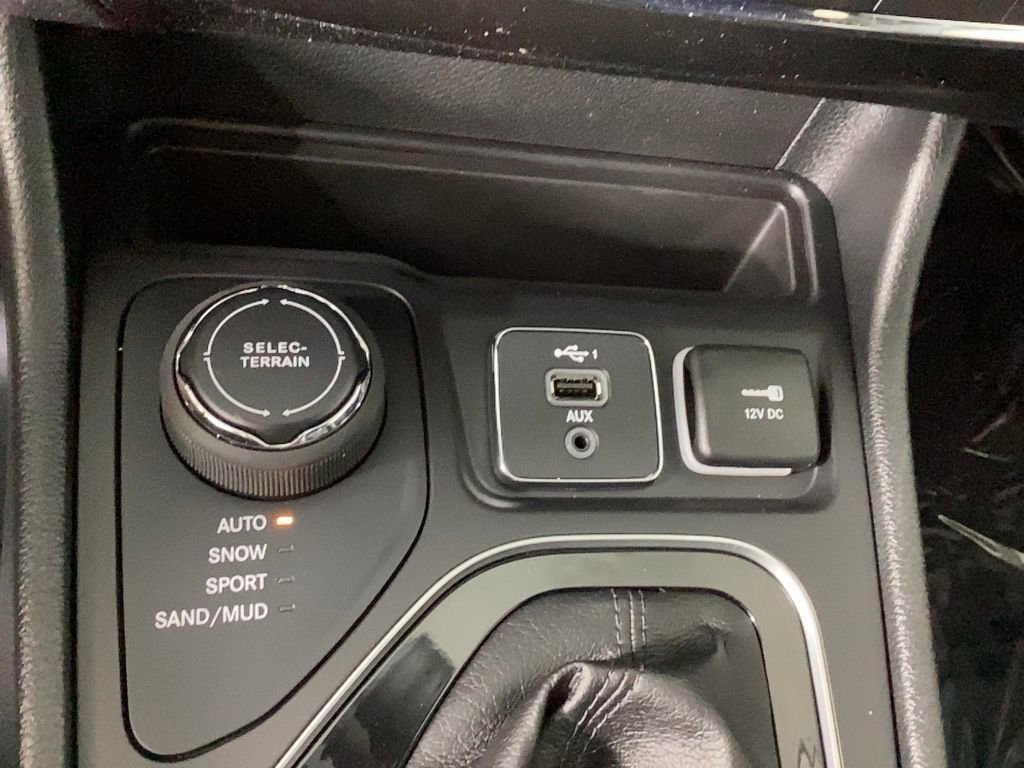 Used 2022 Jeep Cherokee Limited w/ Elite Package image 28