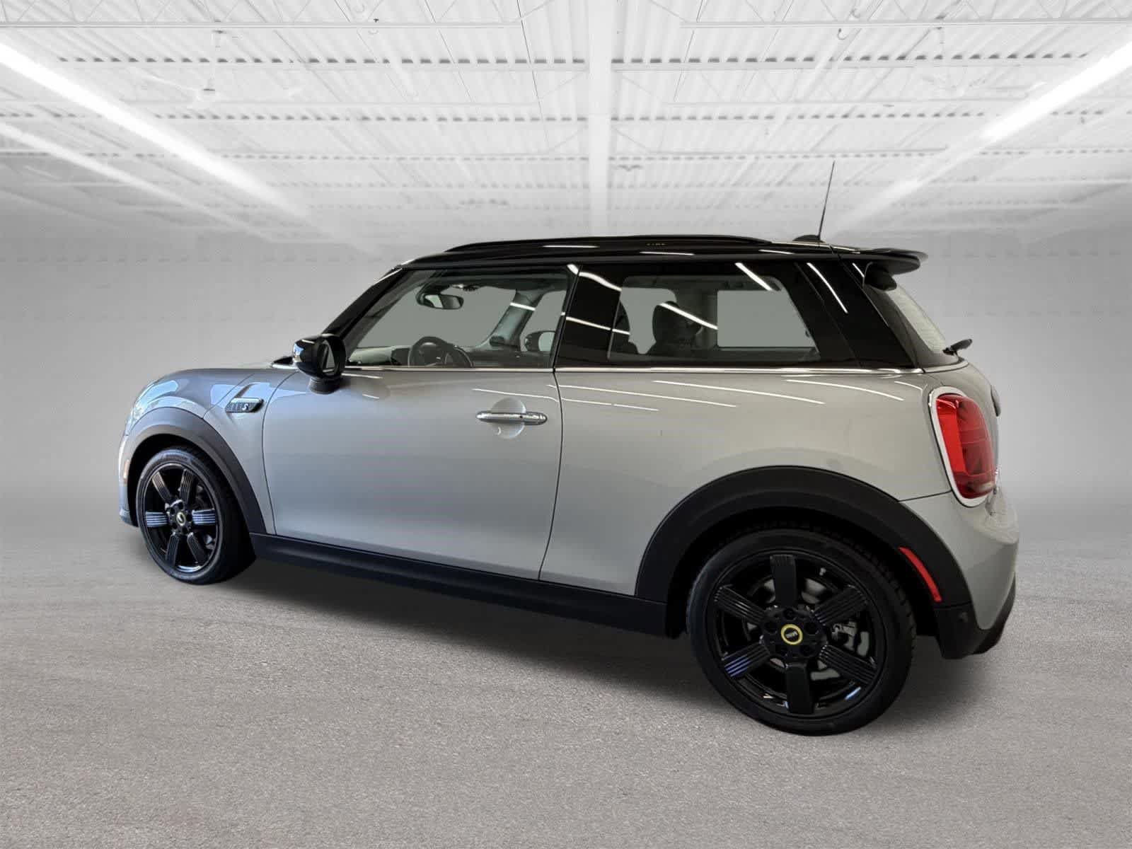 Used 2024 MINI Cooper SE FWD image 3