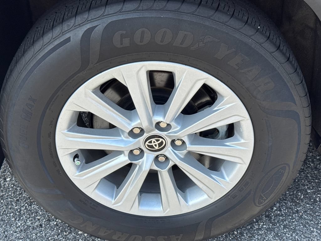Used 2024 Toyota Grand Highlander XLE FWD image 19