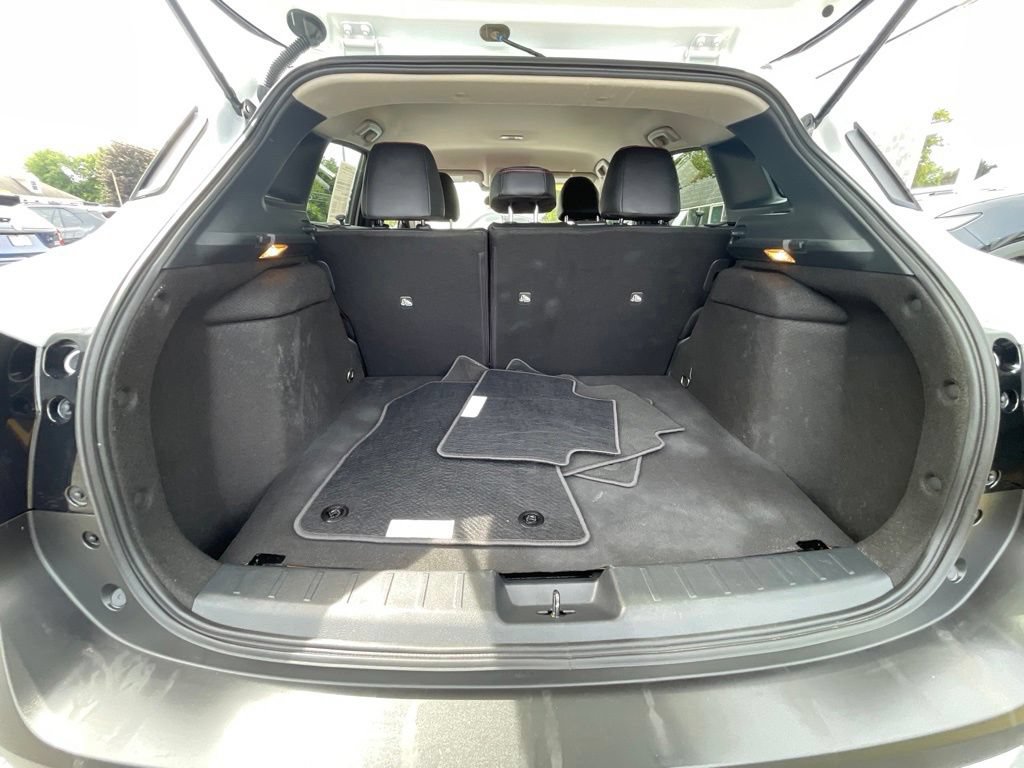 Used 2025 Nissan Kicks SR AWD/4WD image 24
