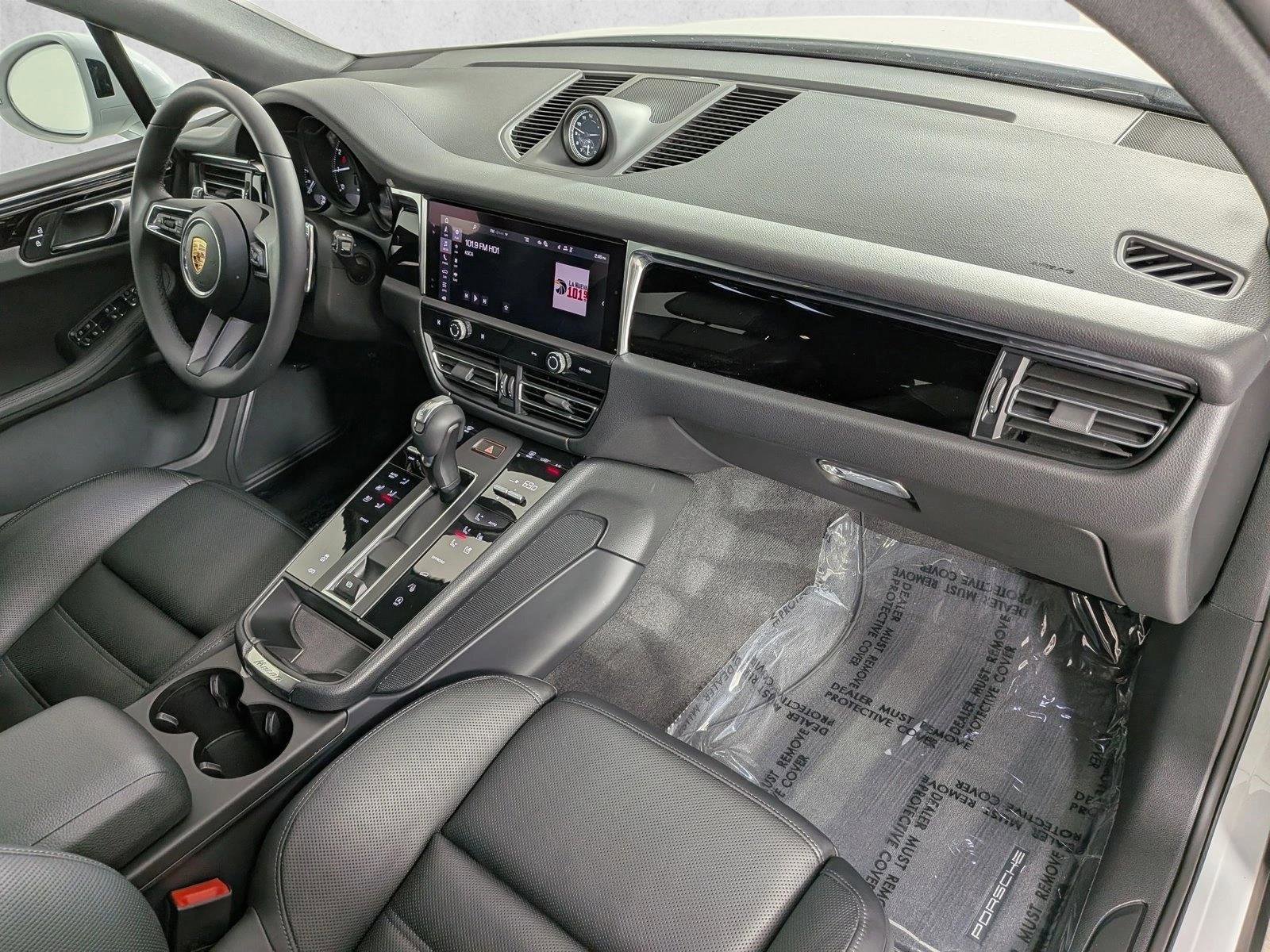 Certified 2025 Porsche Macan Turbo AWD/4WD image 23