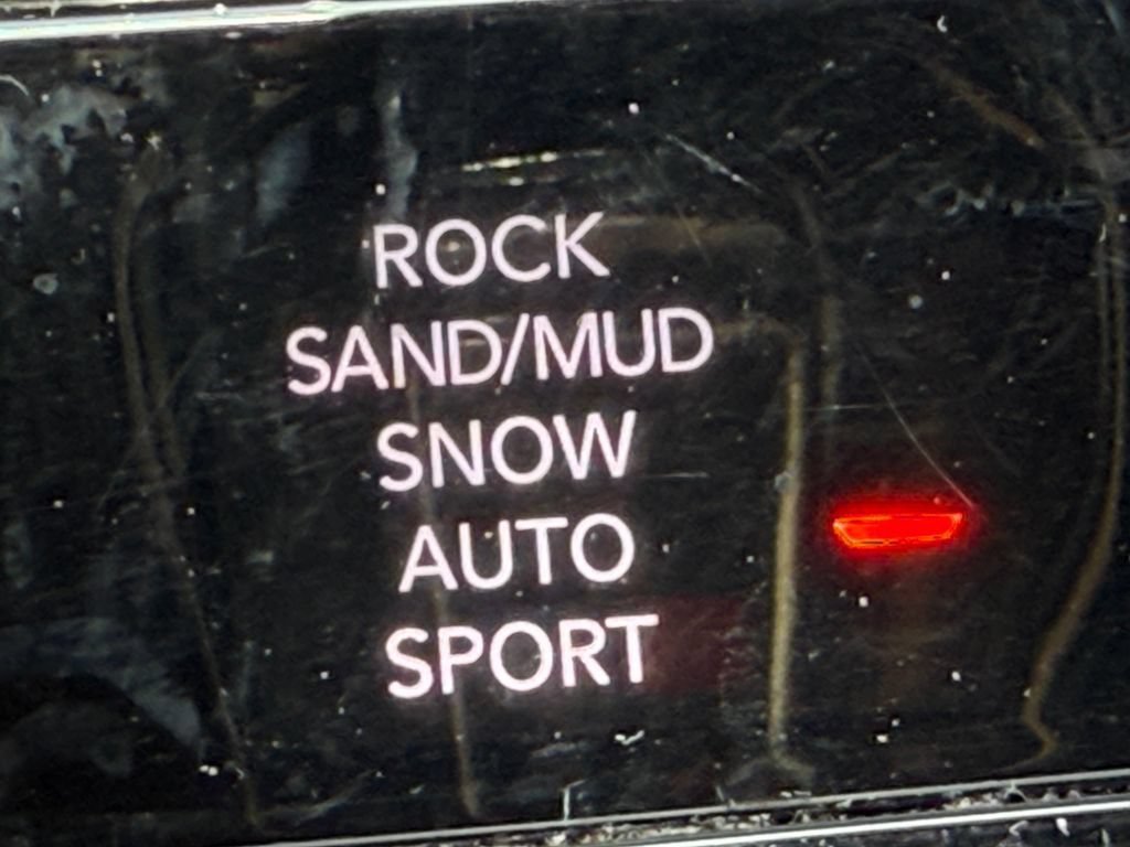Used 2024 Jeep Grand Cherokee L Summit w/ Luxury Tech Group V AWD/4WD image 40