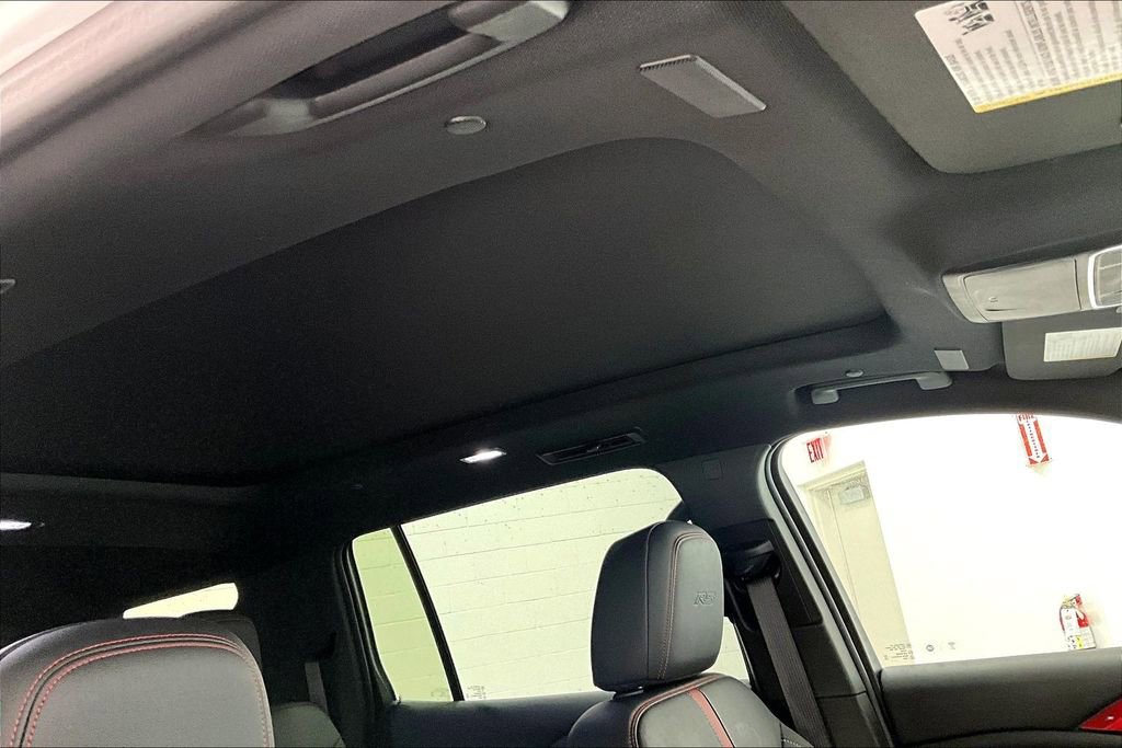 Used 2024 Chevrolet Traverse RS AWD/4WD image 21